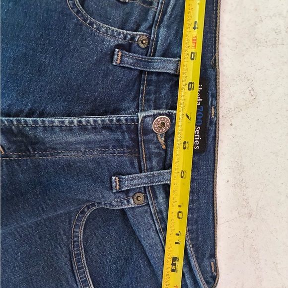 Stylish Blue Flare Jeans with Black Accents - Picture 9 of 14